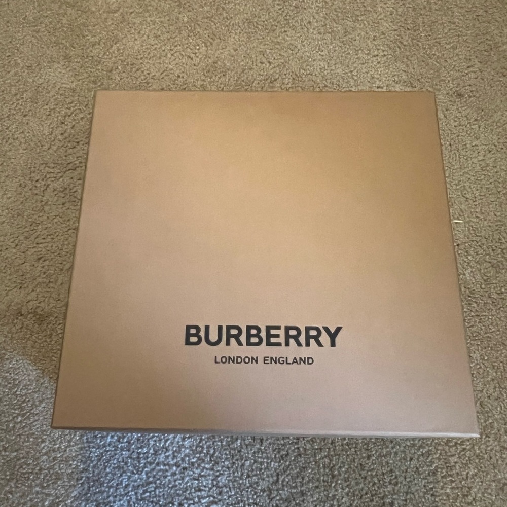 Unworn Burberry Boots for Men, Size 8.5 in US, 42 in Europe. - Picture 8 of 8